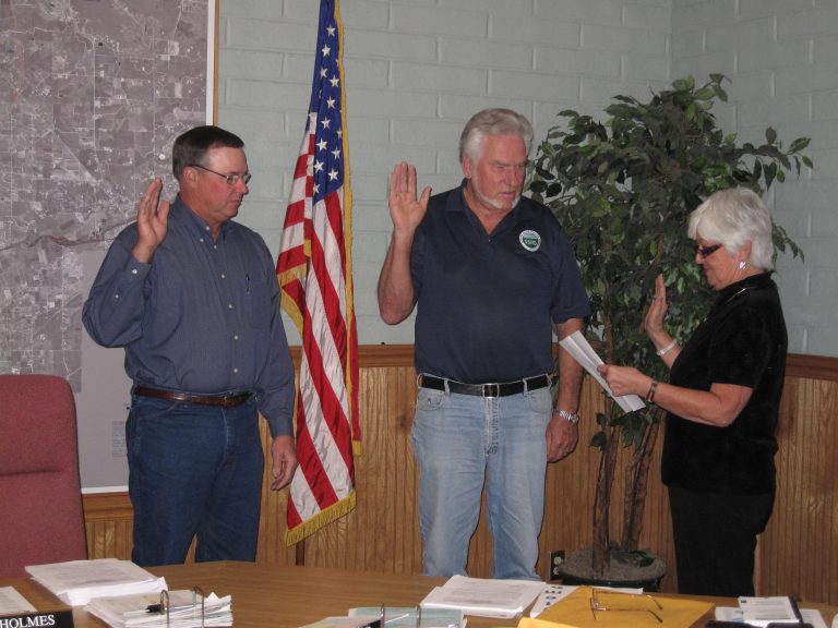 Roos-Holmes-Swearing in